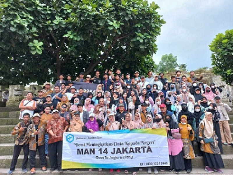 RIHLAH ILMIAH MAN 14 JAKARTA KE JOGJA-DIENG
